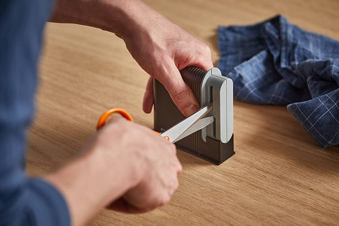 Fiskars Scissor Sharpener, for Right-Handed People, Ceramic Grinding Heads/Plastic casing, Black/Grey, 1005137