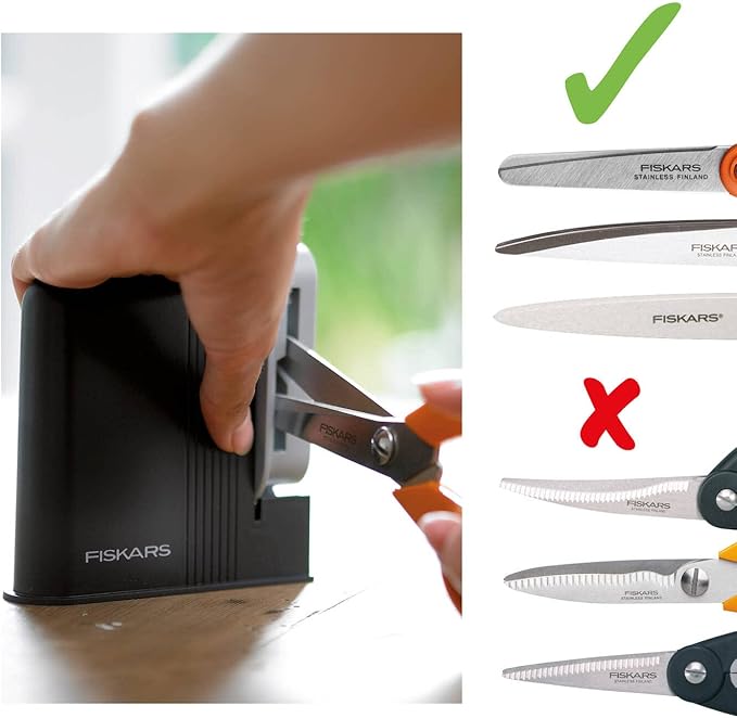 Fiskars Clip-Sharp Scissors Sharpener, Total Length: 4 cm, plastic, 1000812
