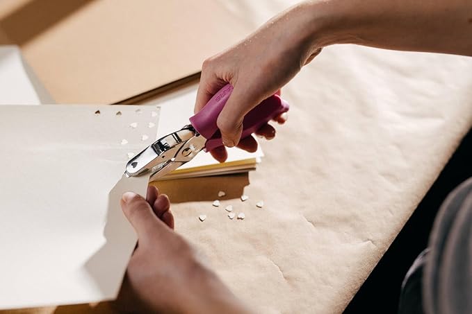 Fiskars Heart Shape Craft Hole Punch - Handheld Paper 1/4" Single Hole Punch with Cushioned Grip - Scrapbooking and Greeting Card Arts Tool