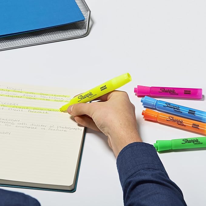 Sharpie Tank Style Highlighters, Chisel Tip, Fluorescent Yellow, Box of 36 (1920938)
