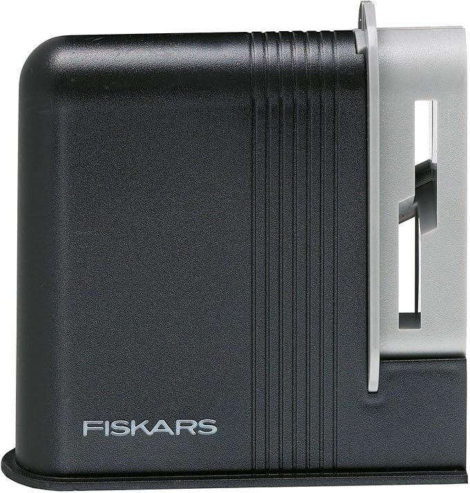 Fiskars Clip-Sharp Scissors Sharpener, Total Length: 4 cm, plastic, 1000812