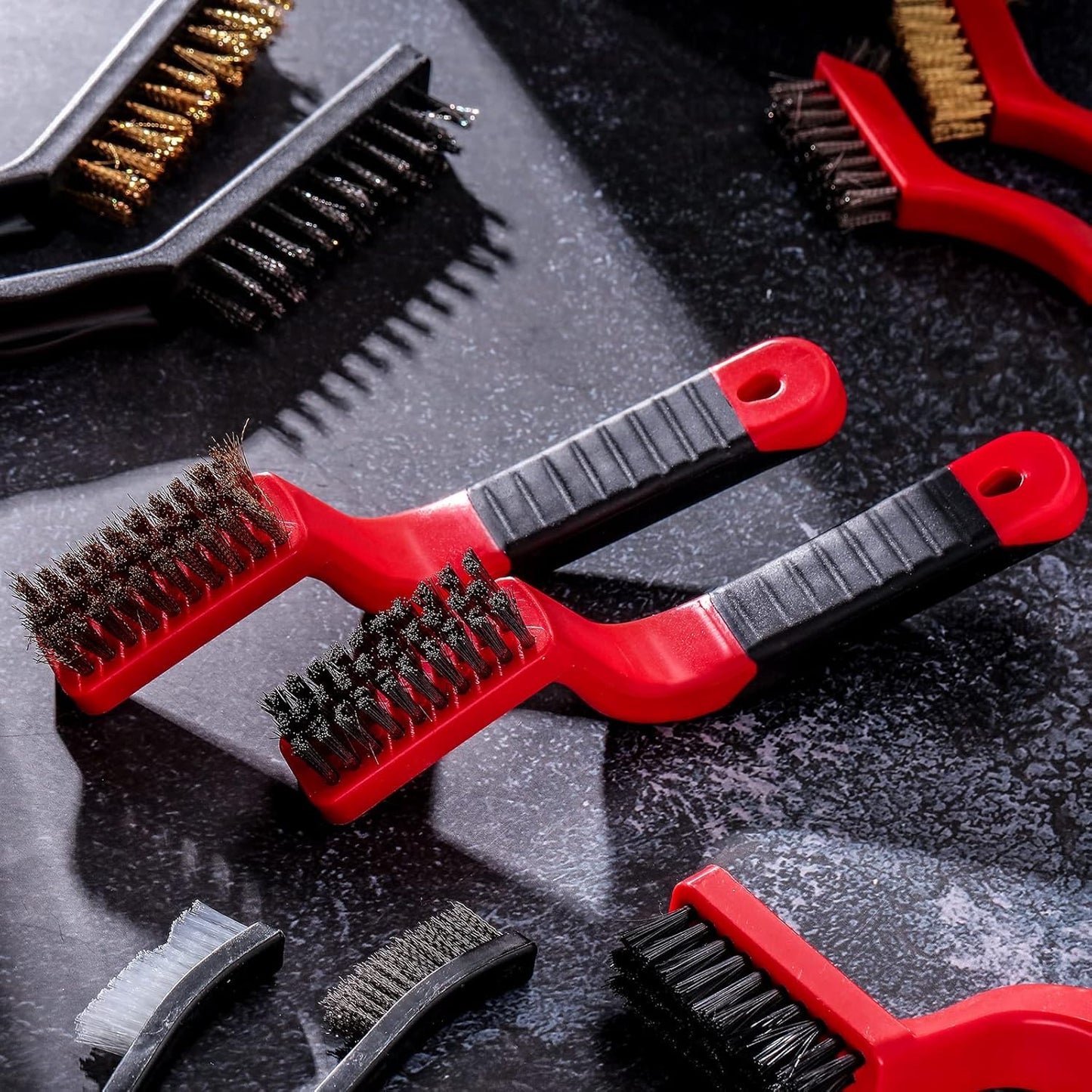 Sumind 30 Pcs Wire Cleaning Brush Set Nylon/ Stainless Steel/ Brass Metal Brush with Curved Handle Grip Paint Remover for Cleaning, Rust, Drill, Scrub, Grout Cleaner Tool (Red and Black)