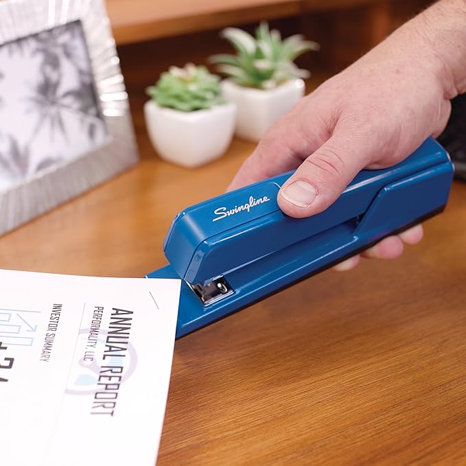 Swingline Stapler, 747 Classic Desktop Stapler, 20 Sheet Capacity, Metal, True Blue (74724)