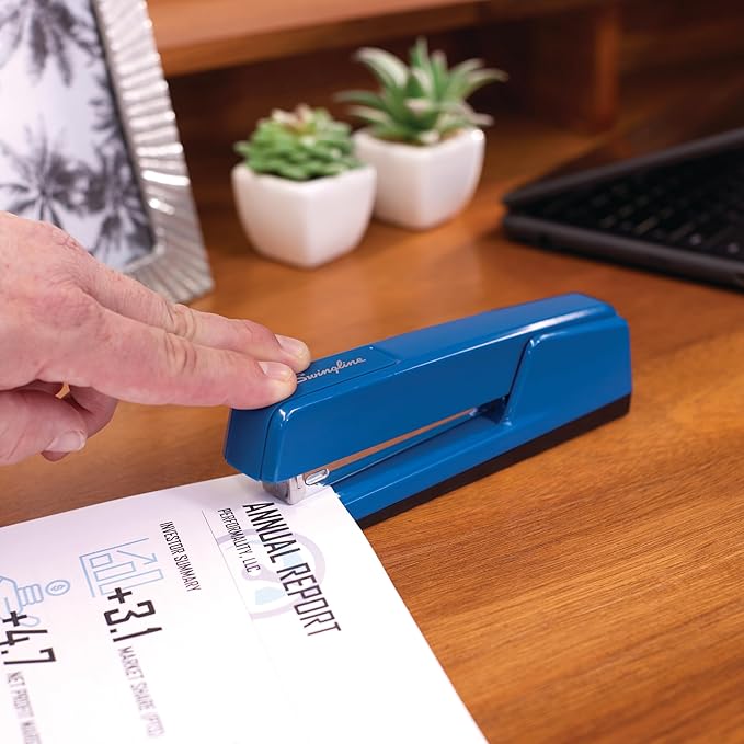 Swingline Stapler, 747 Classic Desktop Stapler, 20 Sheet Capacity, Metal, True Blue (74724)