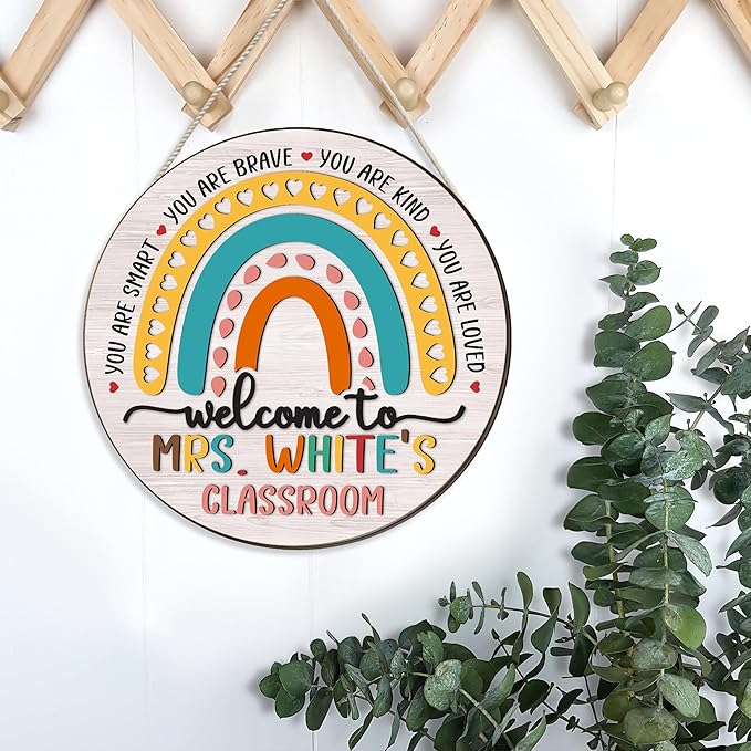 Custom Teacher Welcome Sign for Classroom Door Decoration, Custom Teacher Name Rainbow Door Hanger Signs, Back to School Wreath for First Day of School Classrooms Wall Plaque School Supplies Must Have