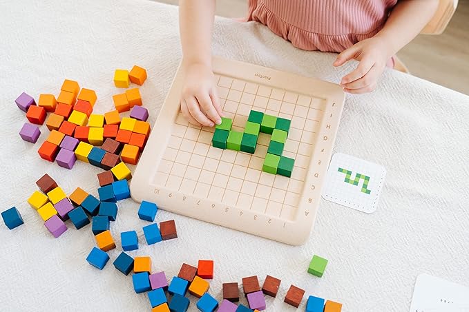 PlanToys® 100 Counting Cubes Wooden Montessori Math and Sorting Set | Early Numeracy, Colour Matching, Pattern Making and Logic Exploration | Eco Friendly Educational Cubes for Hands On Learning