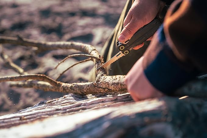 LEATHERMAN, Wave Alpha – 16-in-1 Multi-Tool with MagnaCut® Blade, G10 Handles & Full-Size Scissors, Obsidian