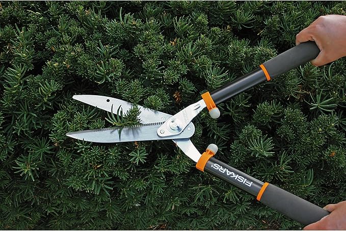 Fiskars Power Lever Hedge Shears, Precision-Ground Gator-Blade Serrated Steel Grips Branches, Multiplies Leverage for Easier Trimming & Shaping Shrubs, Shock-Absorbing Bumper & SoftGrip, 8" Blades